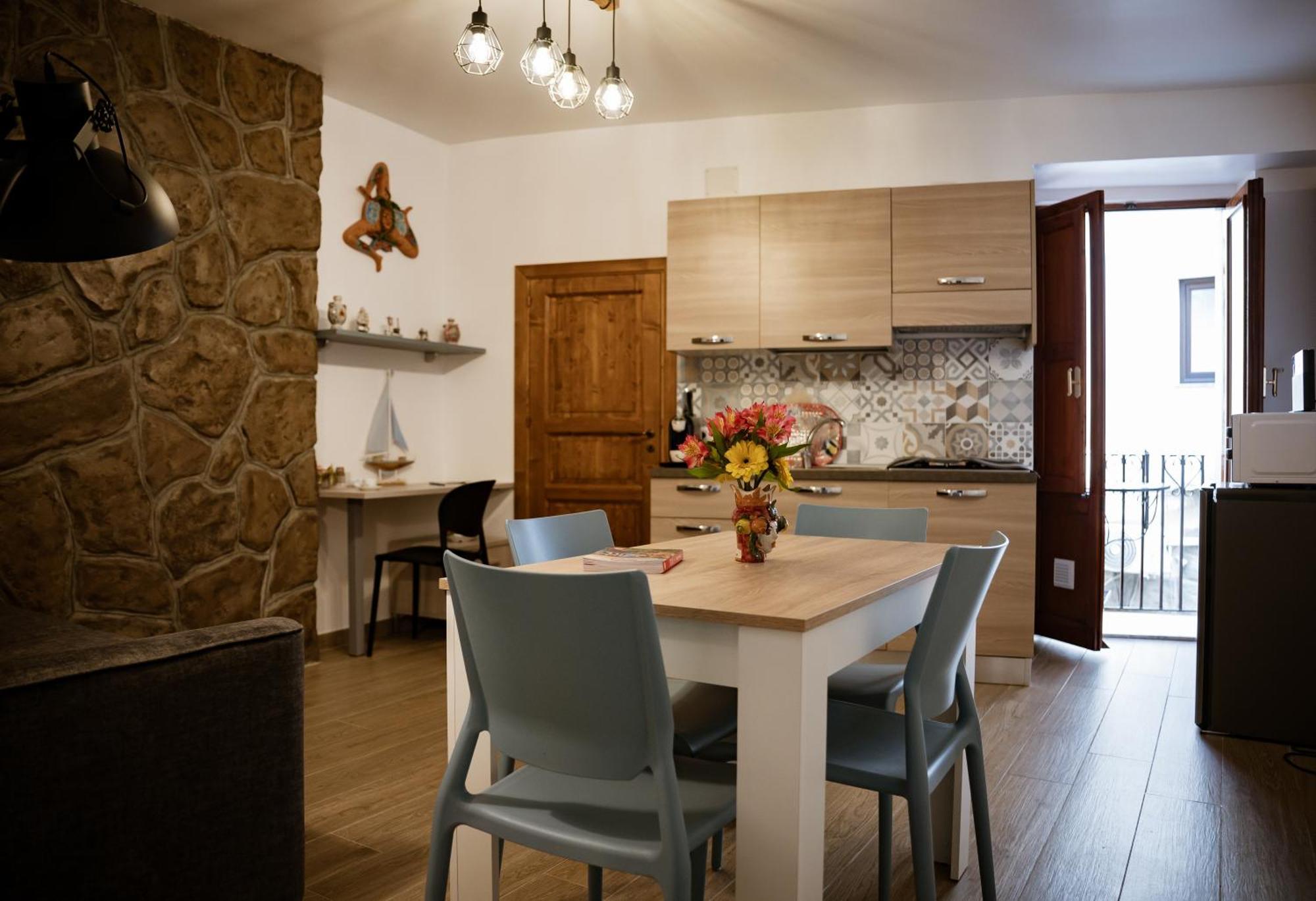 צ'פאלו Cortilia Holiday House מראה חיצוני תמונה