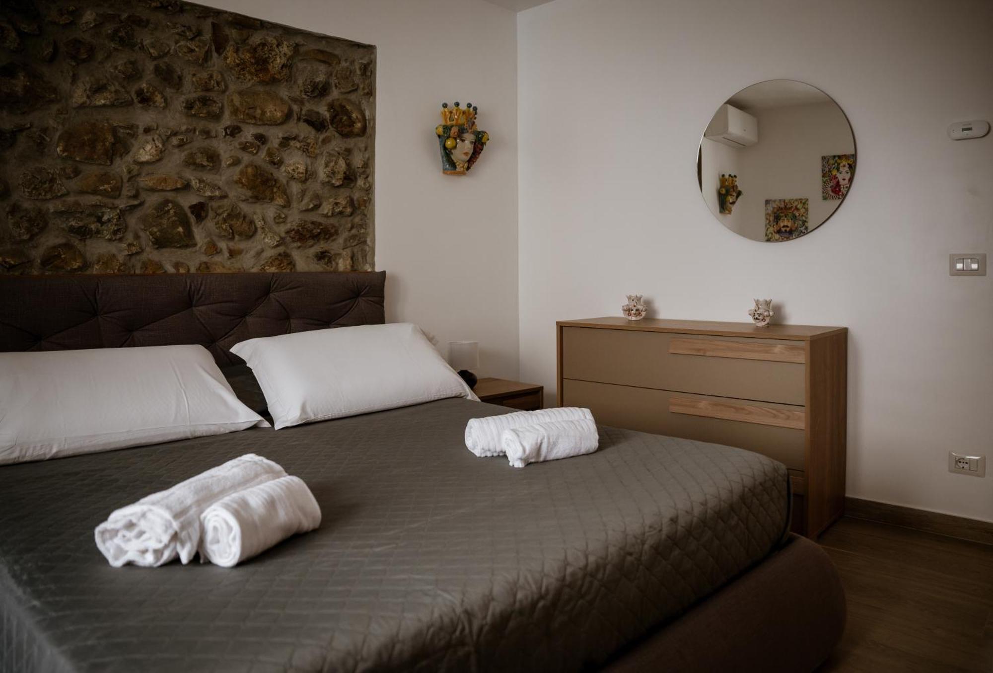 צ'פאלו Cortilia Holiday House מראה חיצוני תמונה